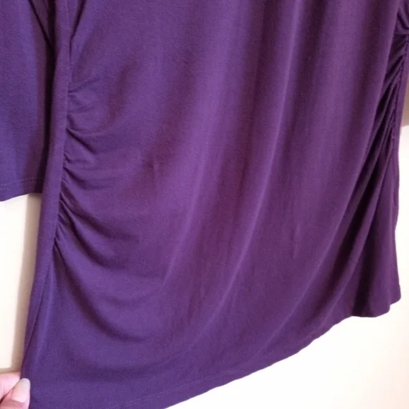 NY&CO eggplant cowl neck pleated stretch top with keyhole and ruched sides - Picture 4 of 7